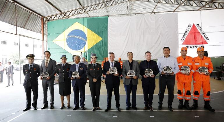 Álvaro Damião participa de homenagem pelos 94 anos do 1º Batalhão de Bombeiros Militar de Minas Gerais