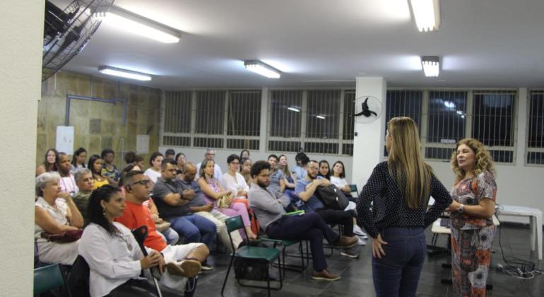 Prefeitura realiza primeira reunião com a comunidade para implantação do CRAS Cabana do Pai Tomás Prefeitura realiza primeira reunião com a comunidade para implantação do CRAS Cabana do Pai Tomás