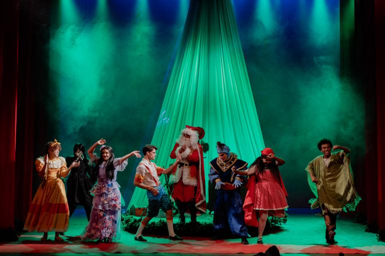 Teatro Francisco Nunes recebe espetáculos com celebrações natalinas Teatro Francisco Nunes recebe espetáculos com celebrações natalinas
