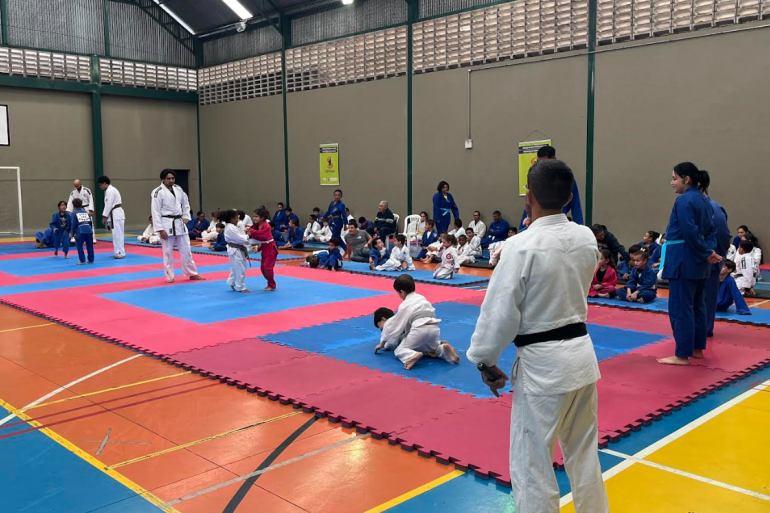 Festival de Judô promove integração entre atletas do Superar e alunos do projeto São Geraldo