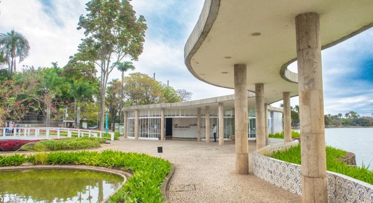 Projeto convida o público a construir maquetes da Casa do Baile