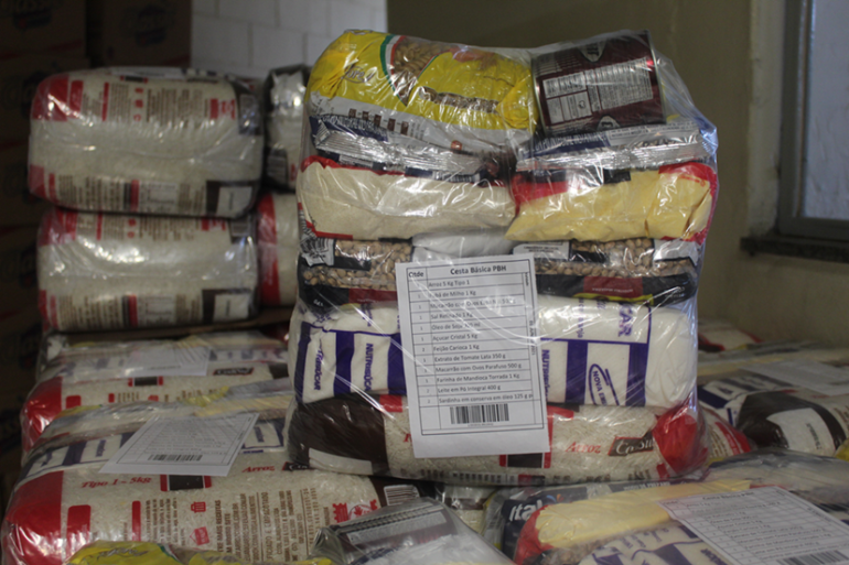 Mais de 9 mil famílias já buscaram a cesta de alimentos ofertada pela PBH; prazo termina dia 15 Mais de 9 mil famílias já buscaram a cesta de alimentos ofertada pela PBH; prazo termina dia 15