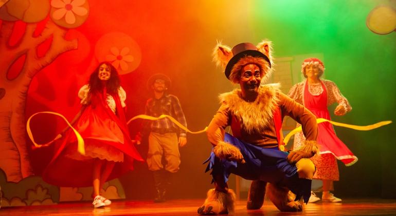 Teatro Marília recebe releitura musical de “Chapeuzinho Vermelho”