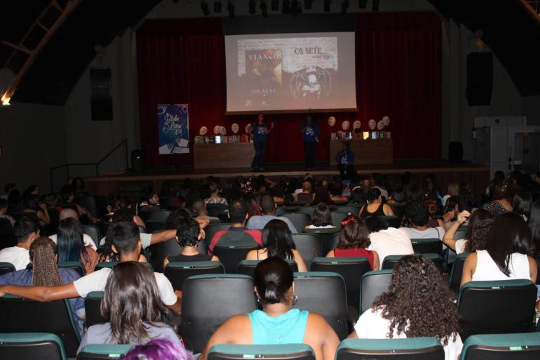 Clube do Livro BH se reúne no Teatro Francisco Nunes 