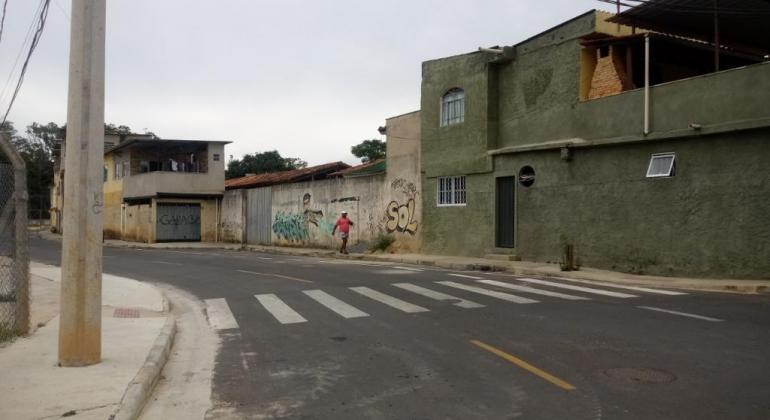 Rua com cobertura asfaltica e urbanização passa a receber o trânsito de caminhões que recolhem o lixo