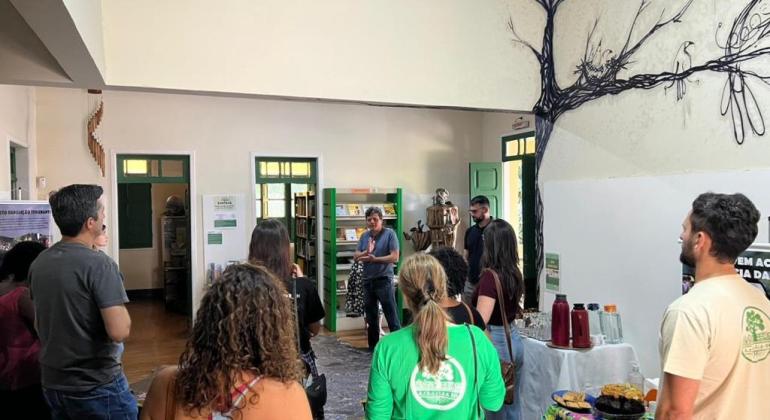 Coletivos pró-arborização participam de oficina de plantio da PBH Coletivos pró-arborização participam de oficina de plantio da PBH