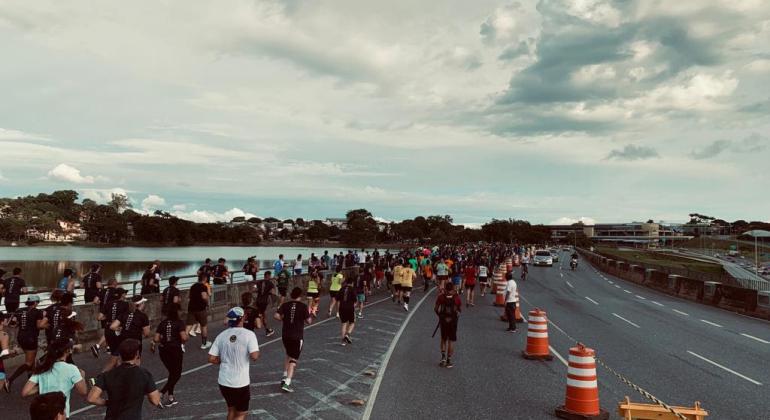 Operação de trânsito para a corrida Girl Power, na Orla da Pampulha, neste domingo (8)