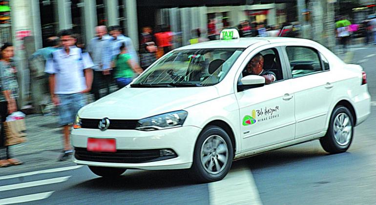 Prefeitura de BH disponibiliza consulta sobre benefício emergencial para taxista