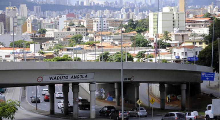 Projeto Adote um Muro dará cores novas ao Viaduto Angola com apoio da Prefeitura Foto do Viaduto Angola