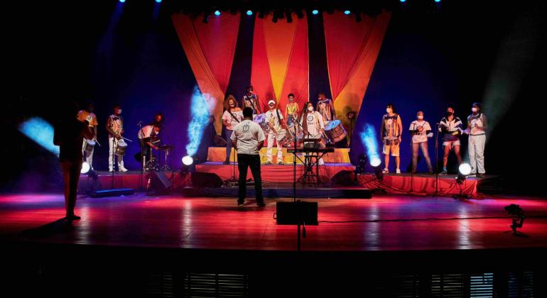 Bloco Oficina Tambolelê faz show comemorativo no Teatro Raul Belém Machado
