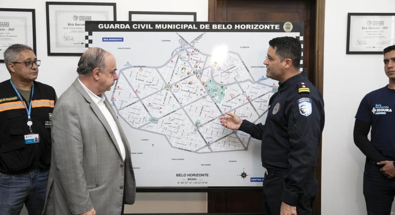 Guarda Municipal apresenta balanço dos primeiros 15 dias da Operação Natal Seguro ao prefeito Fuad Noman
