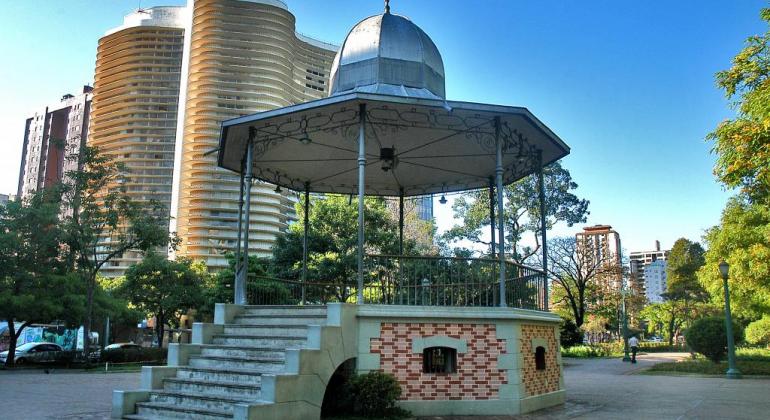 Imagem do coreto da Praça da Liberdade