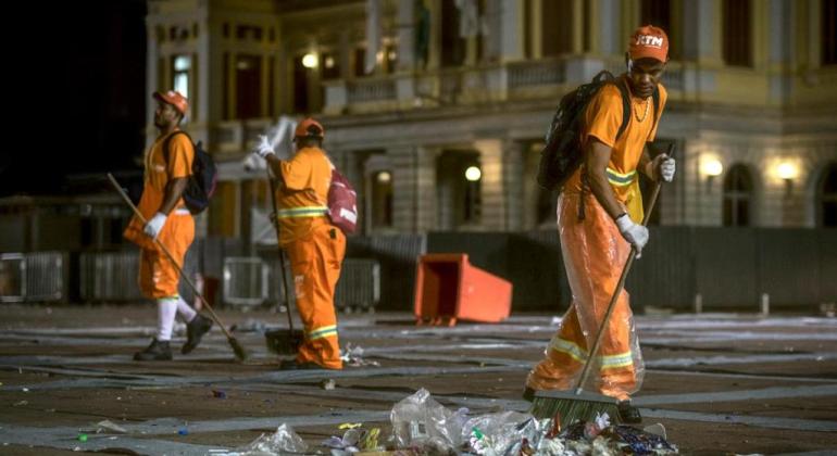  SLU realiza operação especial de limpeza para a Virada Cultural