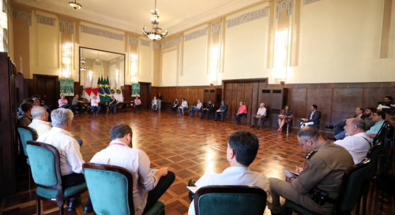 Prefeitura adota medidas contra avanço do Coronavírus em Belo Horizonte Representantes da Prefeitura em reunião para tartar sobre a Covid-19
