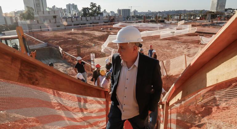 Prefeito Álvaro Damião visita obras da Casa da Mulher Brasileira
