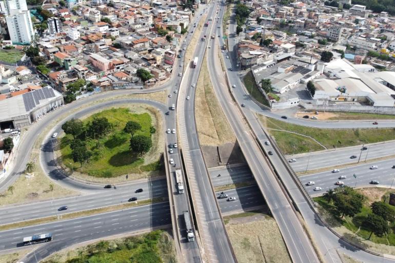 Trânsito será interrompido no Anel Rodoviário para substituição de torre de iluminação Trânsito será interrompido no Anel Rodoviário para substituição de torre de iluminação
