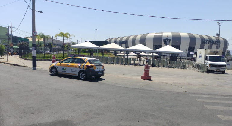 Operação de trânsito para Atlético x Fluminense, na Arena MRV, no domingo (11)