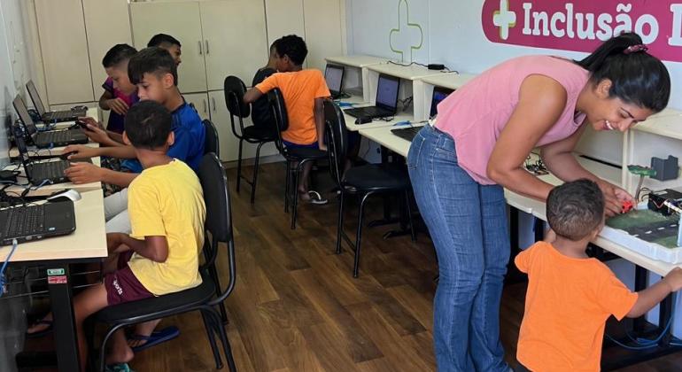 Prodabel leva tecnologia e Carreta de Inclusão Digital para Vila Maria