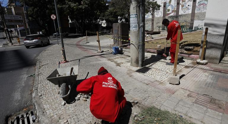 PBH inicia revitalização de calçada portuguesa na Prudente de Morais com Contorno