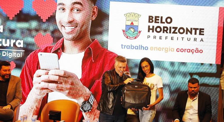 Programa de Inclusão Digital celebra a formatura de mais 617 alunos 