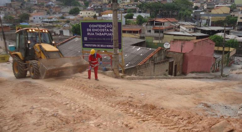 Prefeitura executa obras de contenção na rua Tapabuam, região Noroeste da cidade