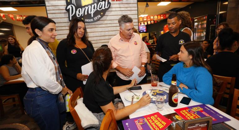 Álvaro Damião percorre bares de BH para incentivar a adesão ao Protocolo Quebre o Silêncio