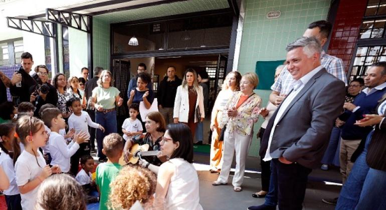 Prefeito Álvaro Damião visita nova Emei Havaí e anuncia ampliação de vagas com reforma de prédio