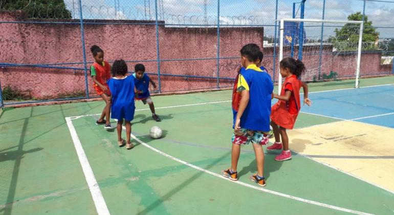 Prefeitura implanta novo núcleo do Esporte Esperança com aulas de futsal Prefeitura implanta novo núcleo do Esporte Esperança com aulas de futsal