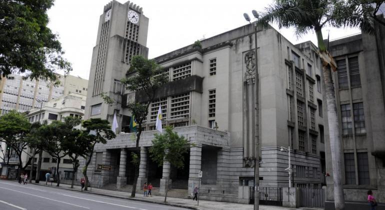 PBH contratará 127 estudantes para vagas de estágio, com salários de até R$ 1.439 Fachada da Prefeitura
