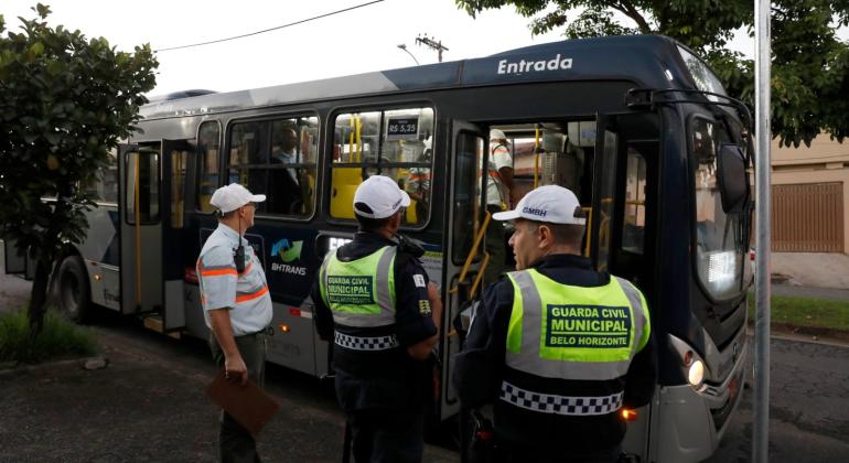 Operação Tolerância Zero fiscaliza ônibus na regional Venda Nova