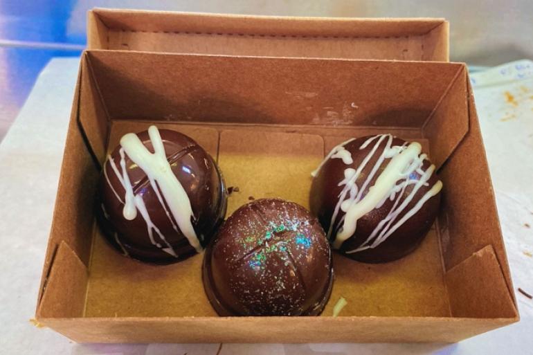 Cresan Mercado da Lagoinha realiza 1ª Feira do programa Trilhas da Gastronomia Bombons produzidos nas Trilhas da Confeitaria