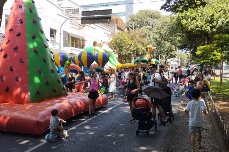 A Rua é Nossa oferece encontro de carros antigos, brinquedos e atividades gratuitas em cinco pontos de BH A Rua é Nossa oferece encontro de carros antigos, brinquedos e atividades gratuitas em cinco pontos de BH