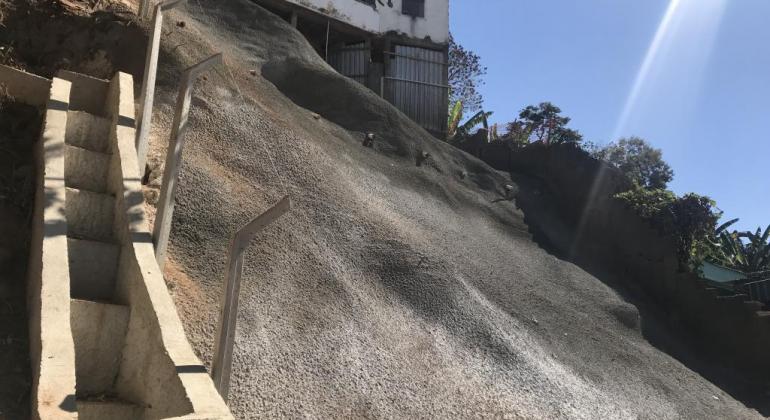 Prefeitura conclui obra de eliminação de risco na Vila Nova Cachoeirinha Vila Nova Cachoeirinha após as obras de contenção de encosta
