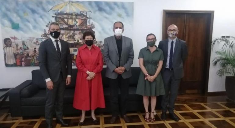 Alexandre Kalil se reúne com embaixadores do Chile e França Alexandre Kalil se reúne com embaixadores do Chile e França
