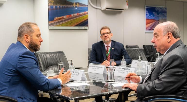 Prefeito discute Aeroporto Carlos Prates e Anel Rodoviário em Brasília Prefeito discute Aeroporto Carlos Prates e Anel Rodoviário em Brasília