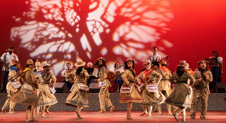 Grupo Aruanda celebra o folclore brasileiro no Teatro Raul Belém Machado, na sexta (20)