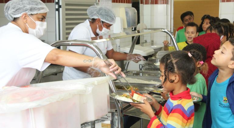 PBH serve mais de 6 milhões de refeições no primeiro mês letivo de 2024