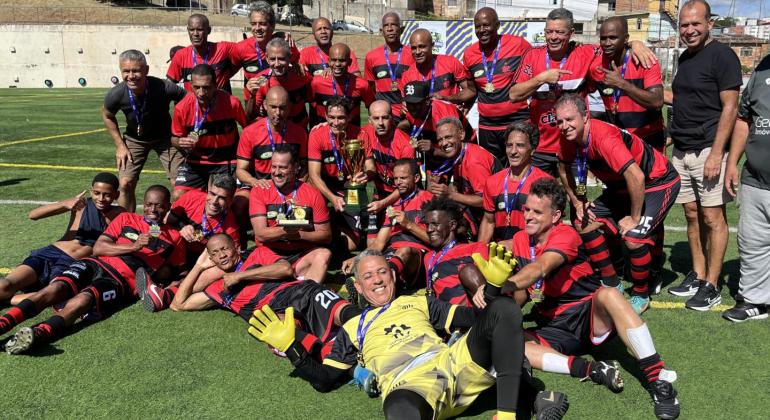 Equipe do Bairro Vera Cruz é campeã da categoria Master 50 da Copa Centenário