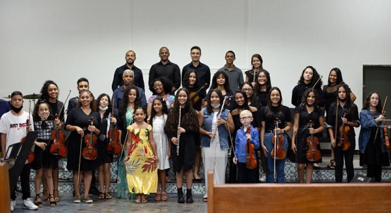 Teatro Raul Belém Machado recebe concerto que celebra o espírito natalino Teatro Raul Belém Machado recebe concerto que celebra o espírito natalino