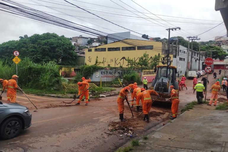 PBH realiza força-tarefa no Vale do Jatobá após chuva intensa na região