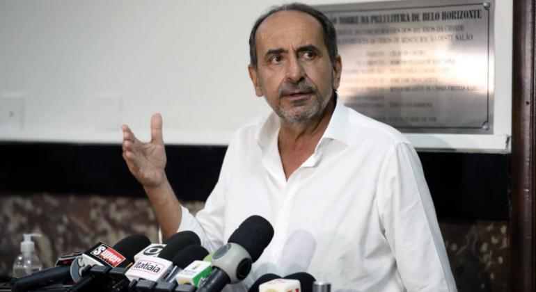 PBH propõe assumir custo da gratuidade dos ônibus e tarifa pode cair R$ 0,20 Prefeito Alexandre Kalil concede entrevista à imprensa