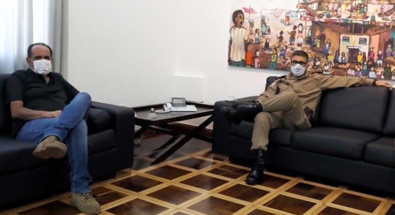 Prefeito Alexandre Kalil e o novo comandante de Policiamento da Capital, coronel Micael Henrique Silva 
