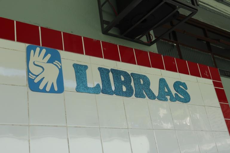  Curso de Libras capacita professores e reforça a educação inclusiva na rede municipal 