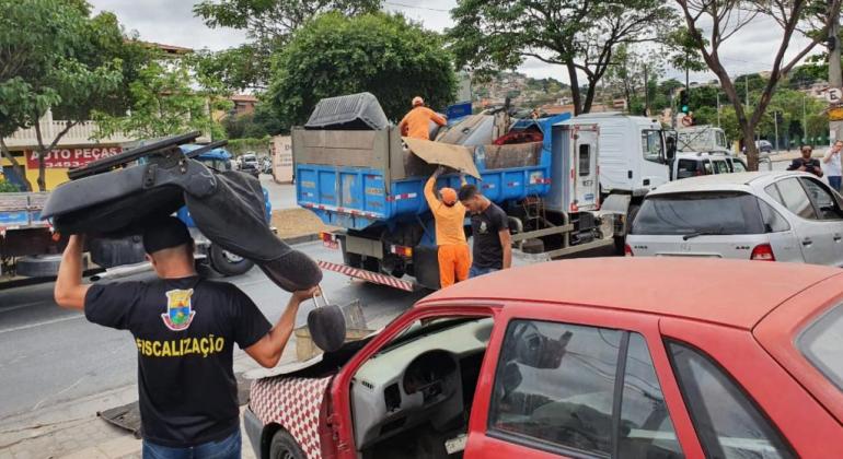 Prefeitura promove limpeza e campanha educativa contra dengue e alagamentos na Vilarinho Prefeitura promove limpeza e campanha educativa contra dengue e alagamentos na Vilarinho