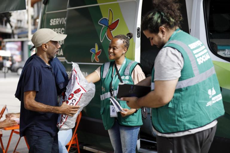 PBH reforça entrega de cobertores para a população em situação de rua em razão do frio 