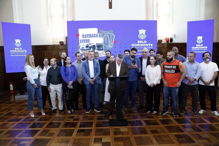 PBH anuncia “Madrugão”, com mais ônibus e nova linha na madrugada, e publica decreto de gratuidade PBH anuncia “Madrugão”, com mais ônibus e nova linha na madrugada, e publica decreto de gratuidade