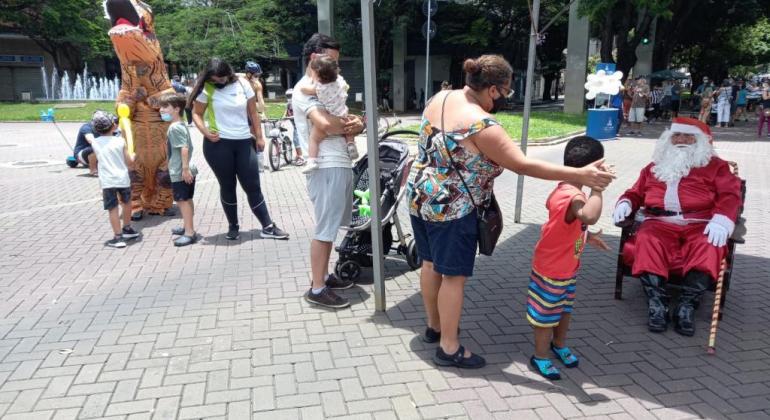  Papai Noel é atração do BH é da Gente na Pedreira Prado Lopes e na Silva Lobo