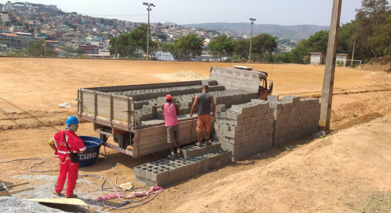 Mais uma área de esporte está sendo reformada pela Sudecap Mais uma área de lazer está sendo reformada pela Sudecap