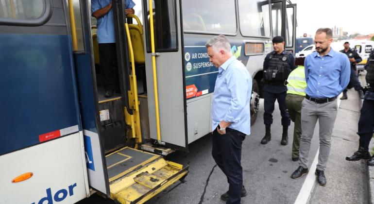 Operação Tolerância Zero fiscaliza ônibus na Estação Barreiro