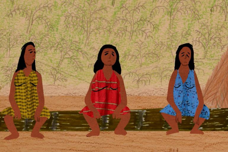 Cine Santa Tereza destaca diferentes olhares sobre o Brasil na programação de setembro Frame de uma cena da animação Kakxop pahok: as crianças cegas (2025). Três mulheres indígenas estão sentadas lado a lado, diante de um cenário de vegetação seca. A primeira usa um vestido amarelo e verde, a segunda, vermelho, e a terceira, azul estampado. Todas têm cabelos pretos longos e expressões sérias. Ao fundo, há um curso de água e um grande tronco de árvore à direita.